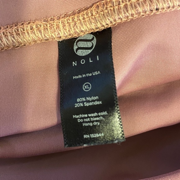 Noli Activewear Liquid Gloss Leggings • Metallic Lilac • Size XL - Picture 6 of 6